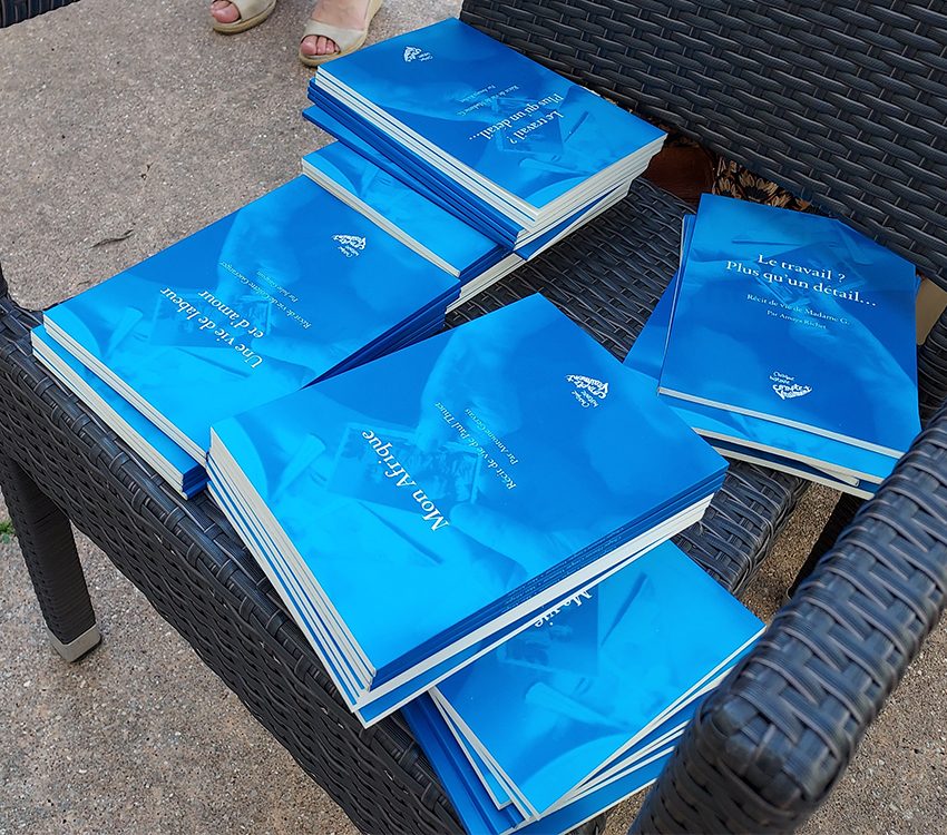 Livres de chaque résident imprimés pour distribution